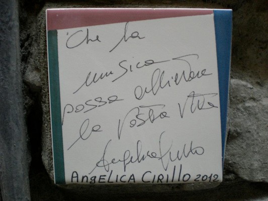 La piastrella di Angelica Cirillo al muretto degli Artisti - Albenga